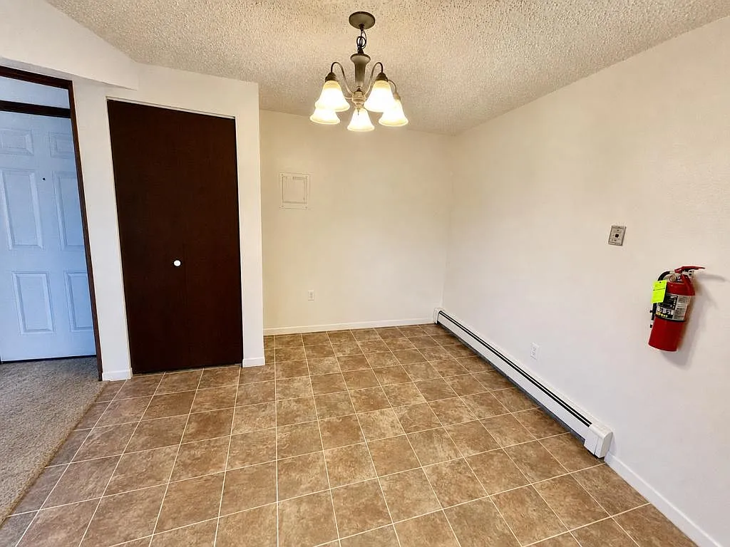 708 Boundary Rd NW — Photo 3