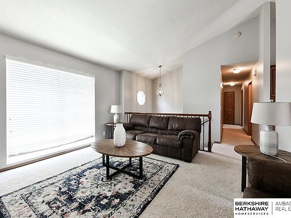 5th image of 20934 Oak St