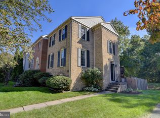 4263 Fox Lake Dr, Fairfax, VA 22033