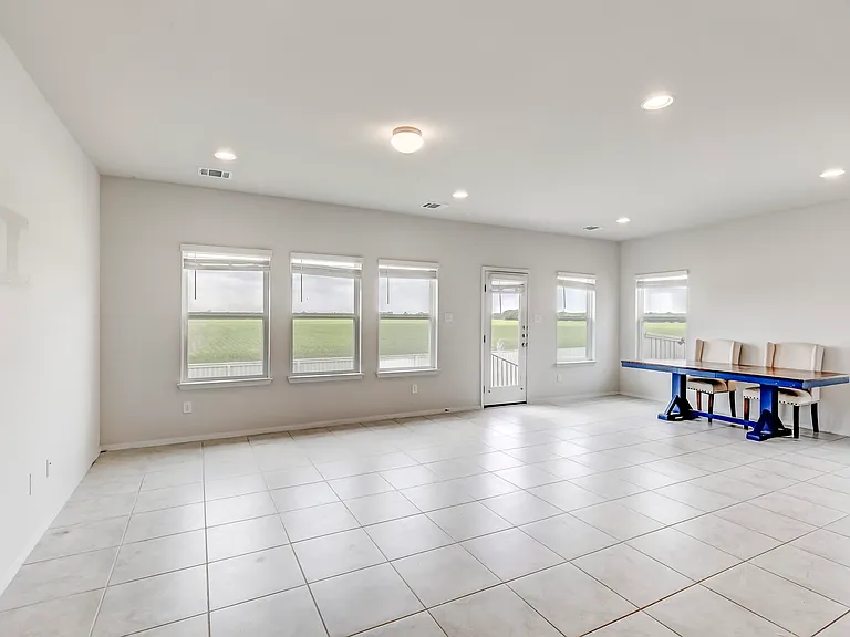2721 Winding Creek Rd — Photo 3
