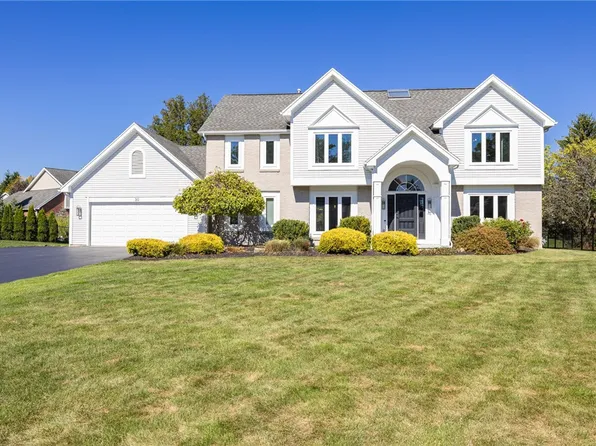 30 Glen Valley Dr, Penfield, NY 14526