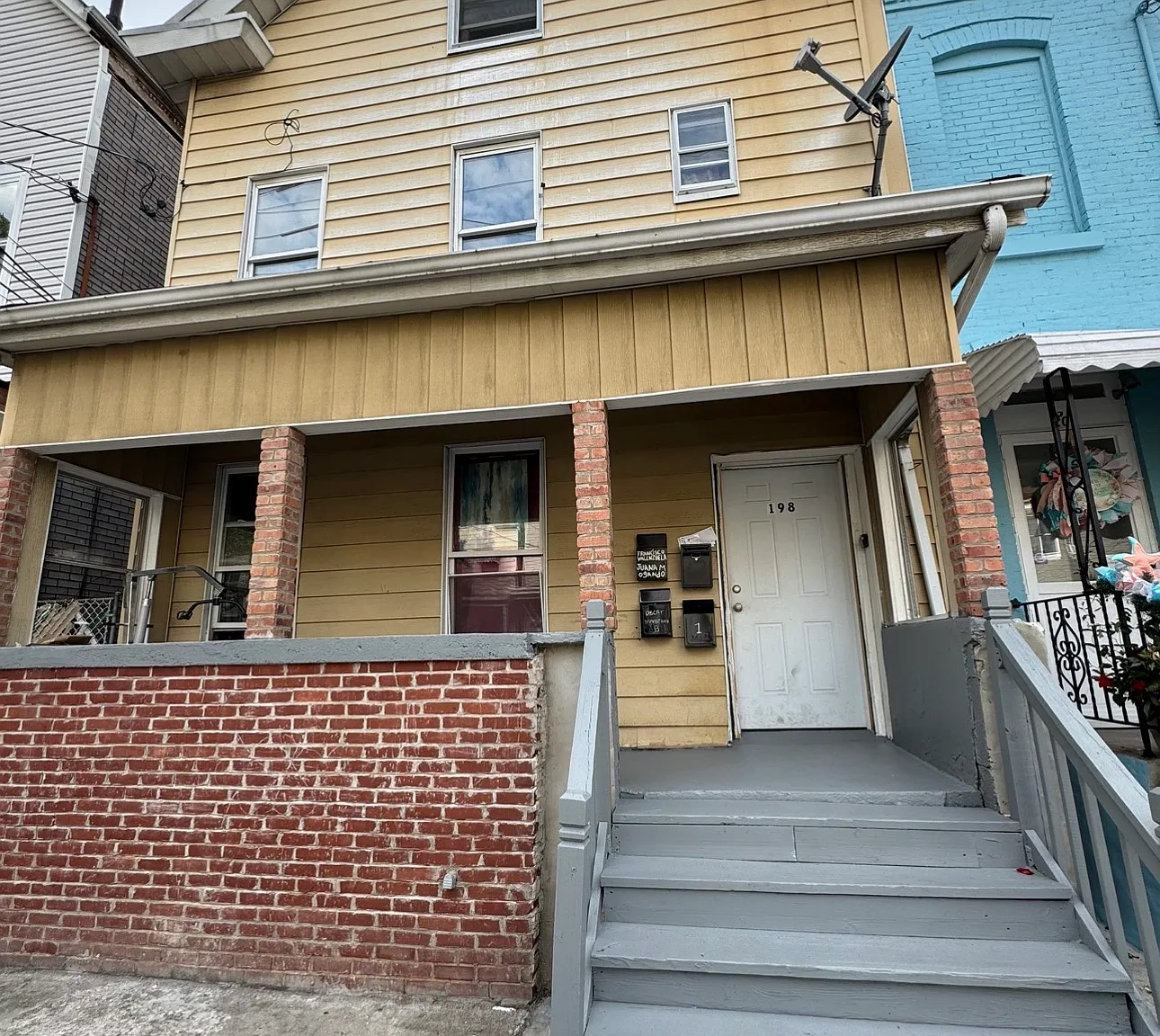 198 Parker St — Photo 1