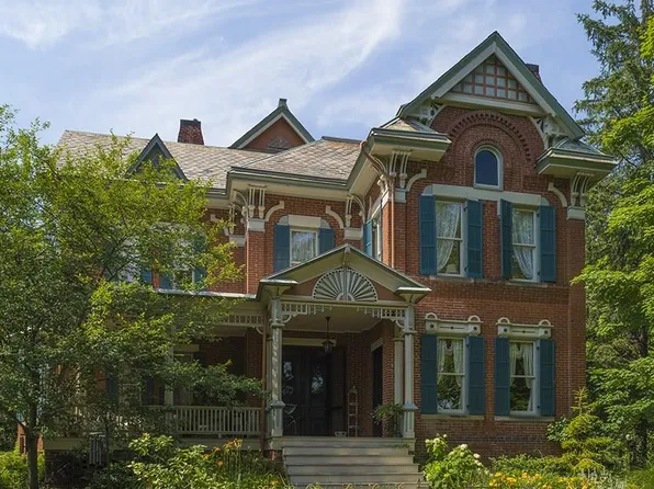 340 7th St, Marietta, OH 45750