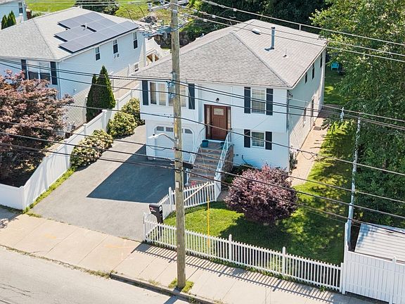 3rd image of 1200 Bay St