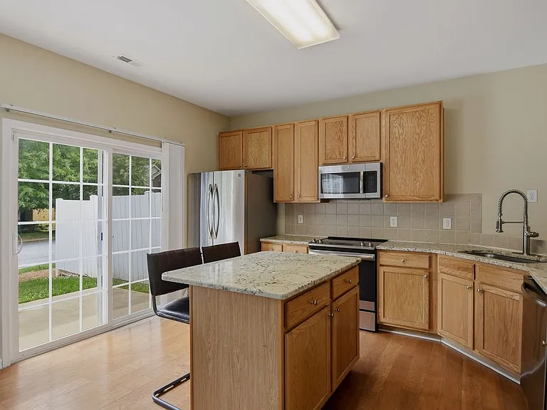 3930 Fountain Village Cir — Photo 12