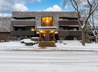 564 Timber Ridge Dr APT 305, Carol Stream, IL 60188