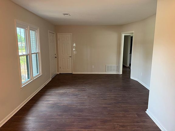 3rd image of 3725 Montrose Dr