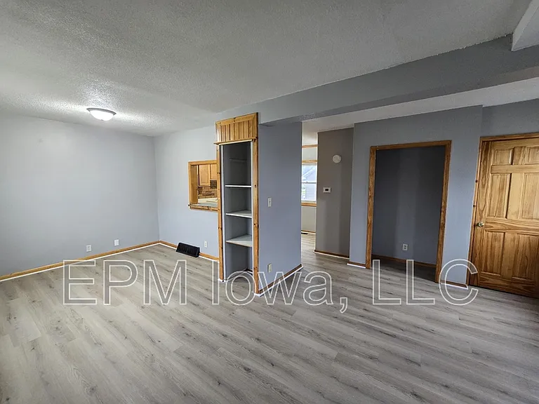 301 Rath St — Photo 2