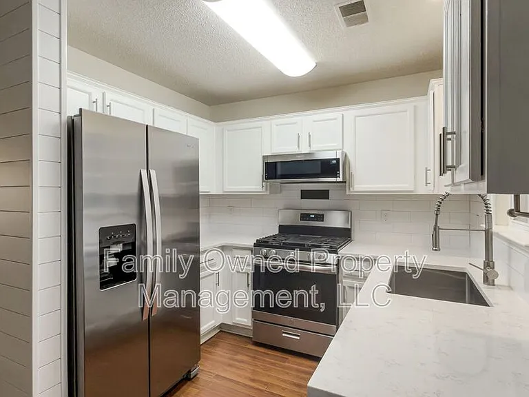 502 Tree Branch Cir — Photo 14