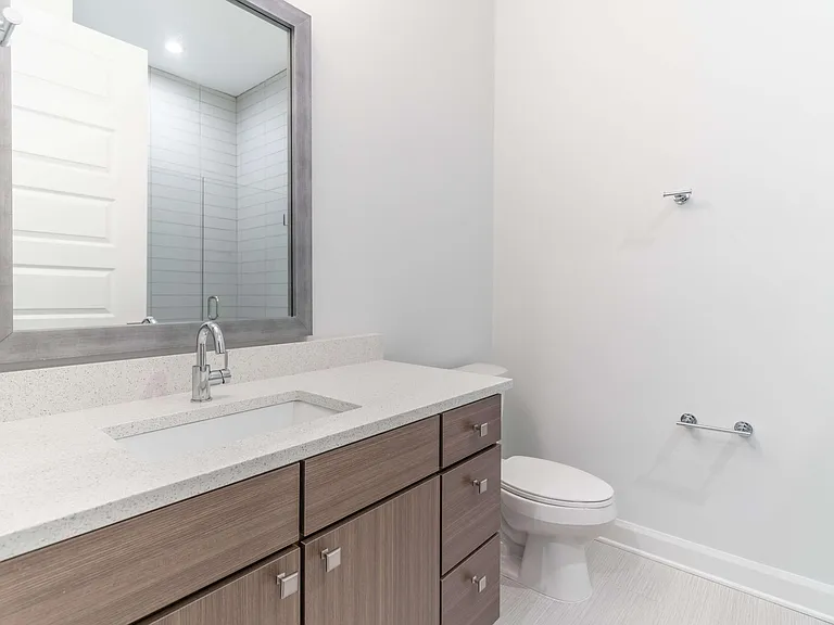 Quinn Apartments — Photo 21