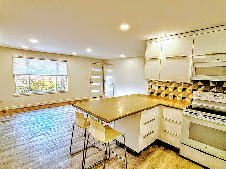 2105 Mill Ave — Photo 5