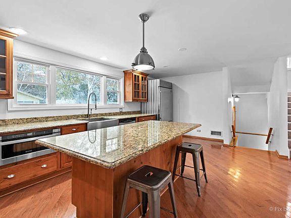 4th image of 189 Oakwood Dr
