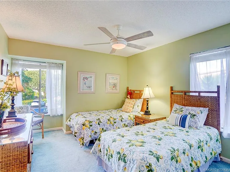 233 NE Edgewater Dr #204 — Photo 37