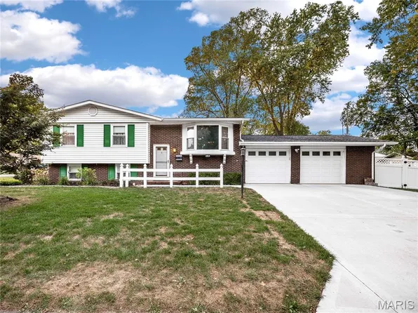 1303 Princeton Dr, O Fallon, IL 62269