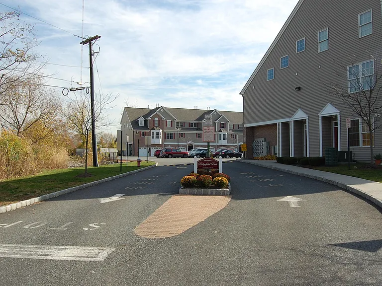 77 Birch St — Photo 15