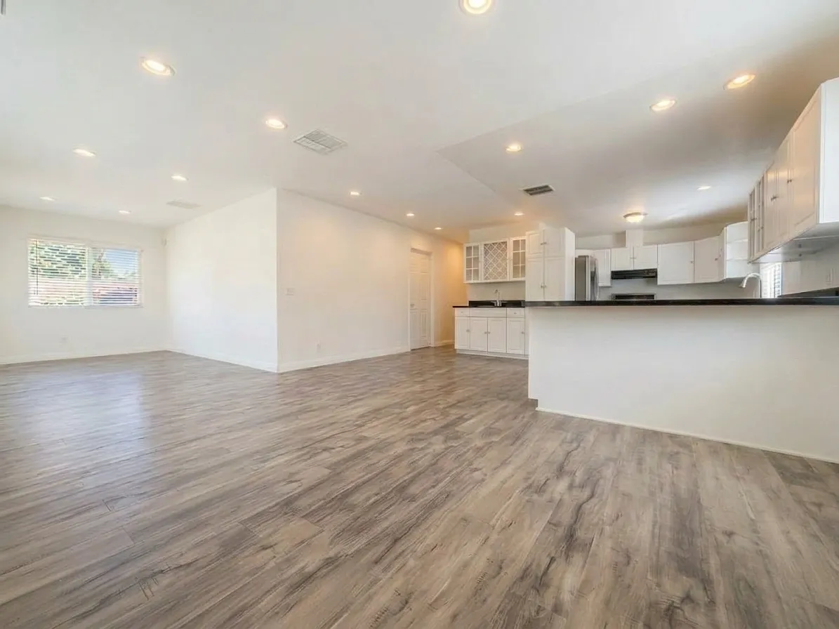 3 bed, 1451 sqft, $3,877 — Photo 1