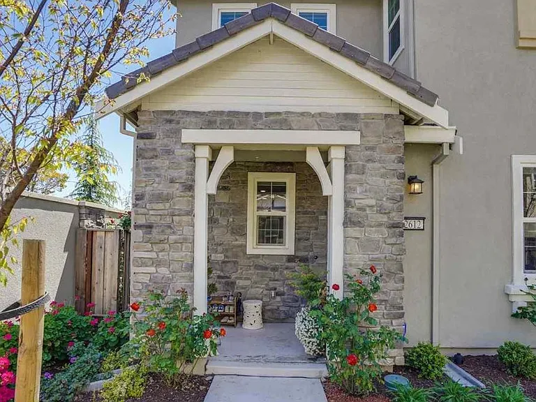 2612 Admiral Cir — Photo 12