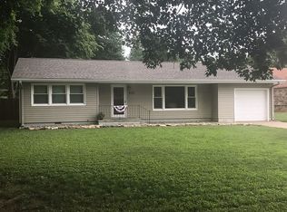 707 E 4th St, Altamont, KS 67330