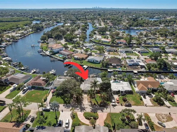 9520 Sun Isle Dr NE, Saint Petersburg, FL 33702