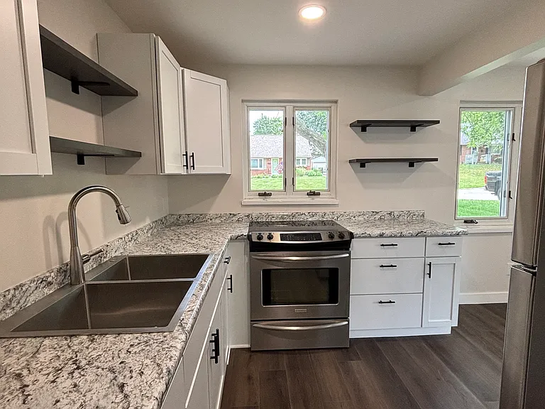 2625 Oakley Ave — Photo 5