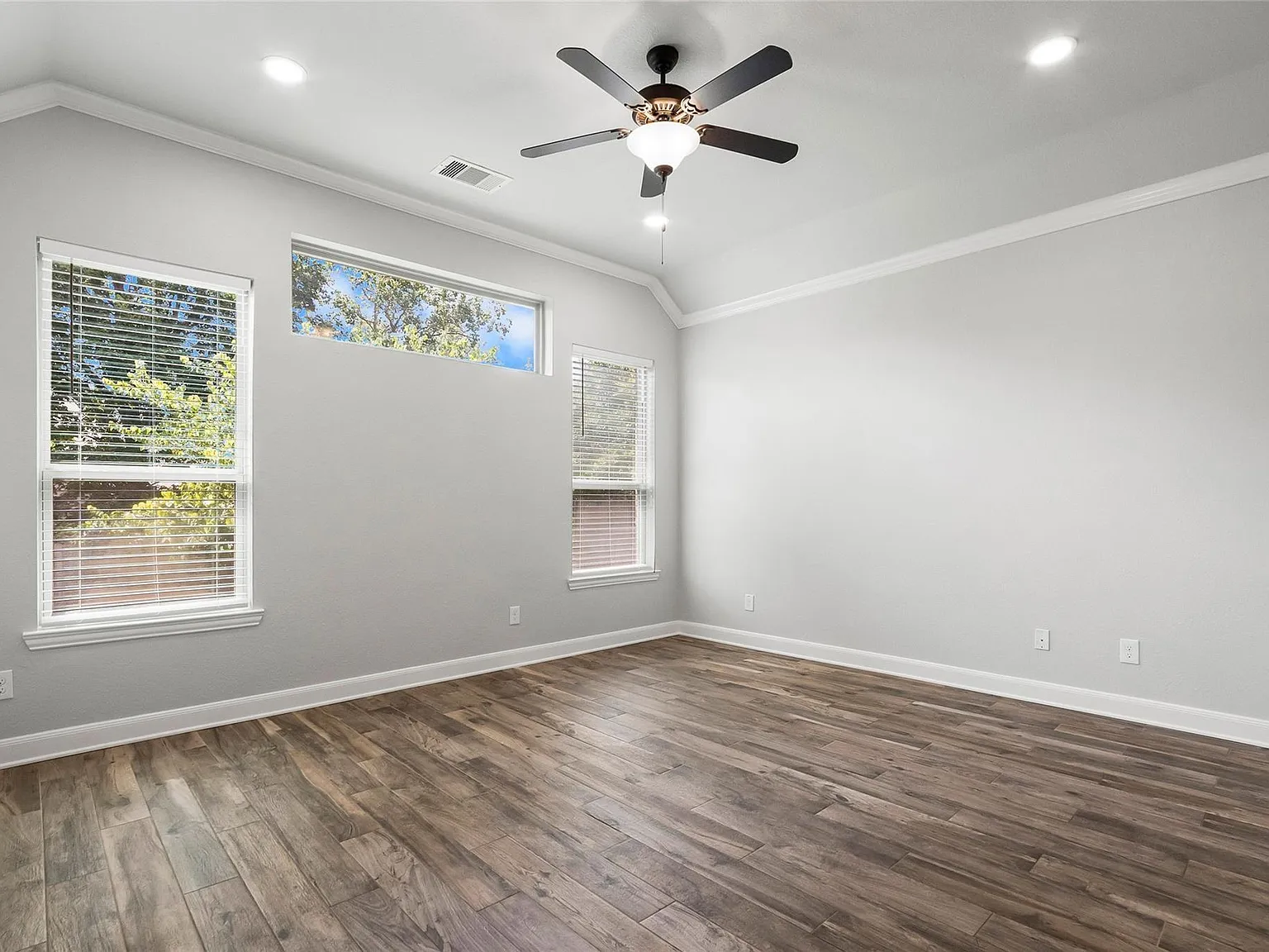 4 bed, 3.5 bath, 2679 sqft, $2,895 — Photo 2