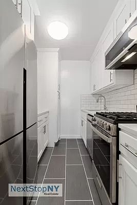 5th image of 333 E 66th St #M6