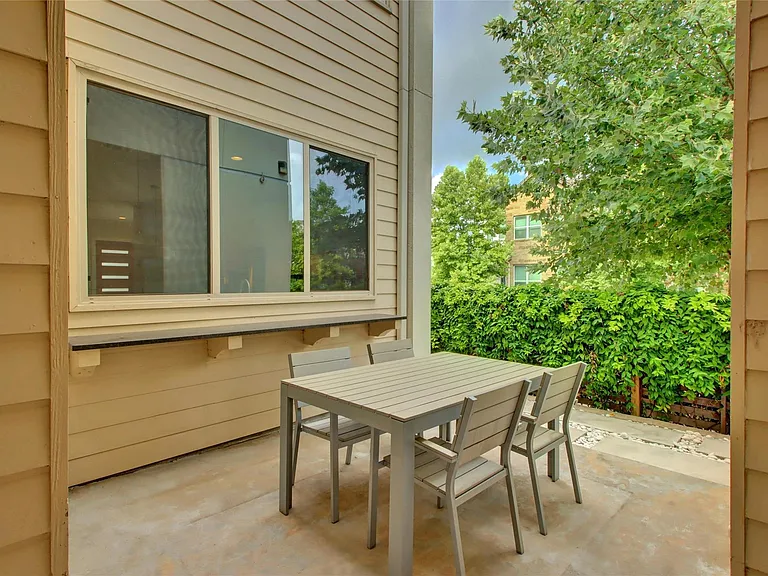 2114 Philomena St — Photo 33