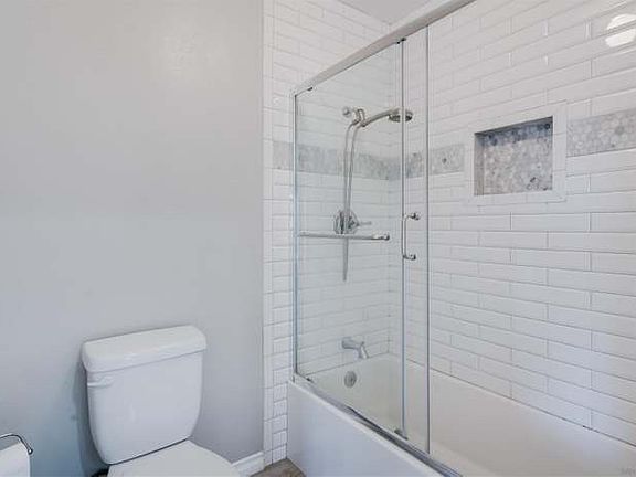 5th image of 2892 Sanford Ln