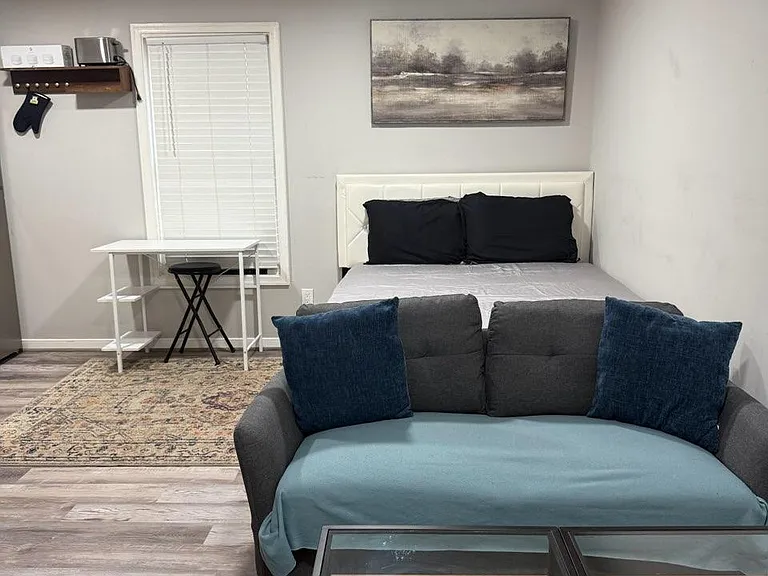 4th Ave — Photo 1