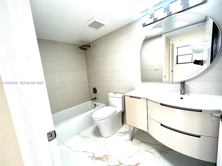 290 174th St #619 — Photo 26