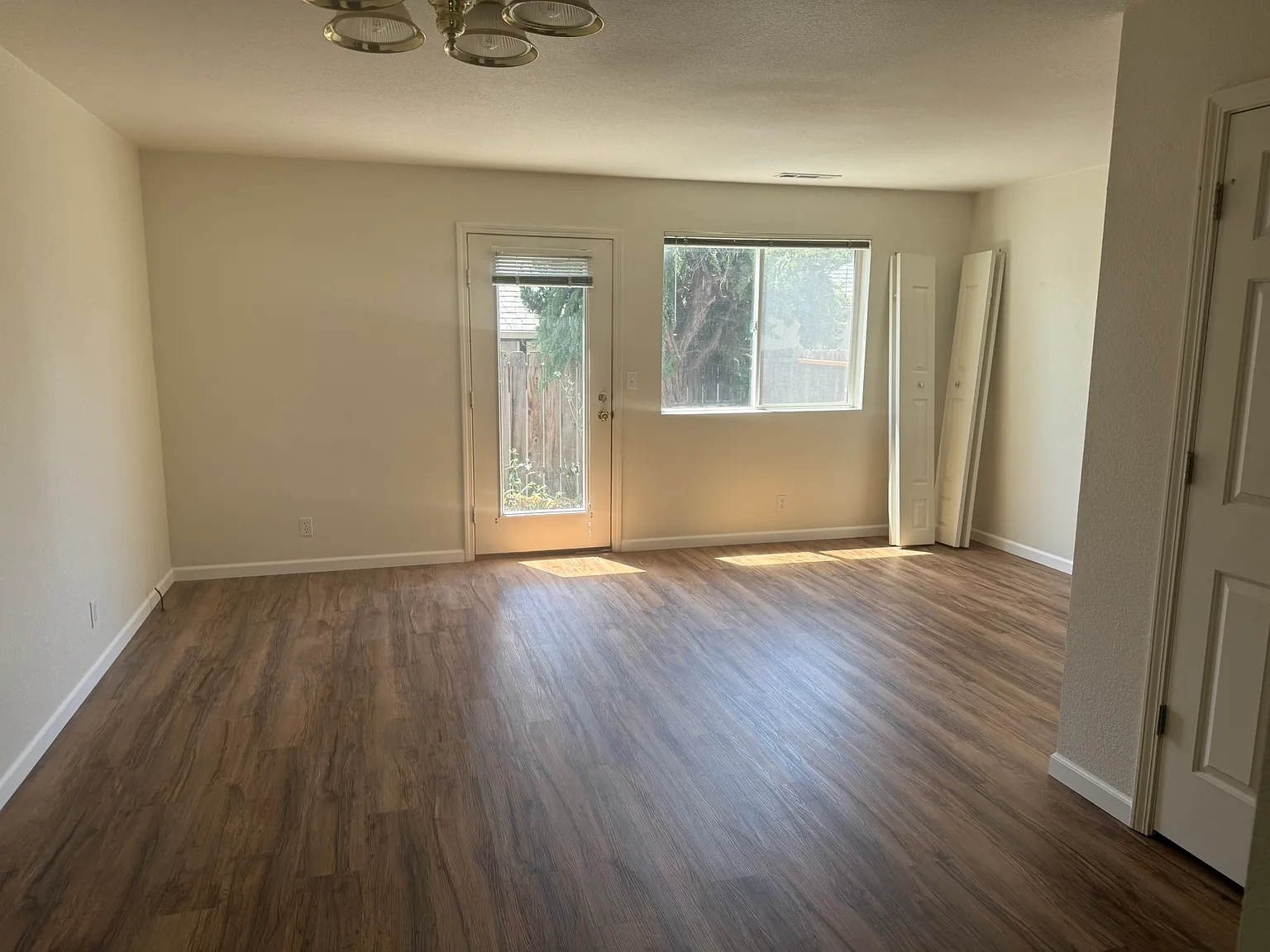 2 bed, 1074 sqft, $1,500 — Photo 3
