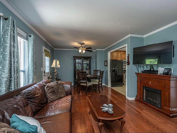 3rd image of 1318 Bowman Rd