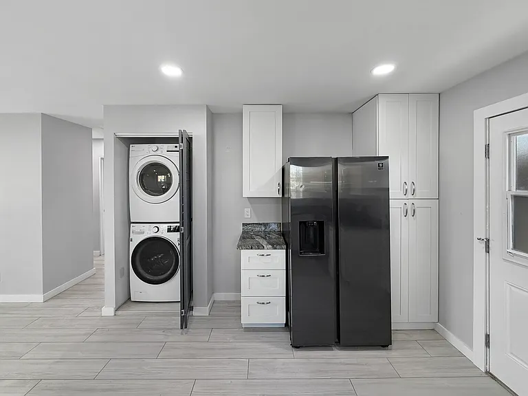 2452 E Ingersoll St — Photo 5