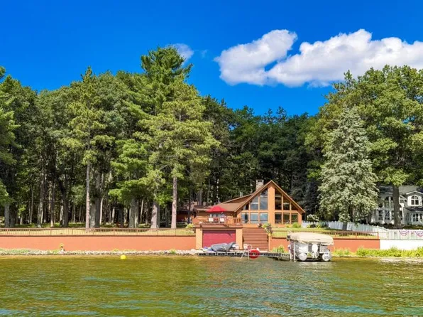 6221 Pine St, Hubbard Lake, MI 49747