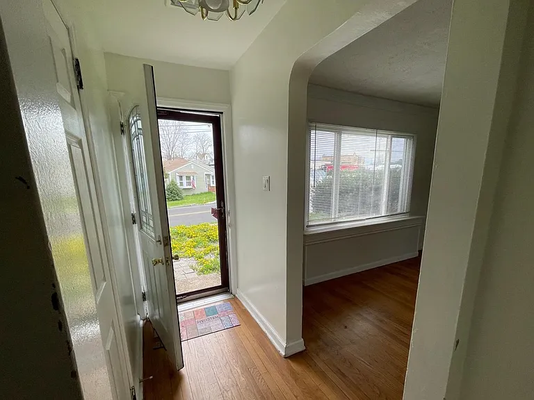 1048 Cornwells Ave — Photo 13