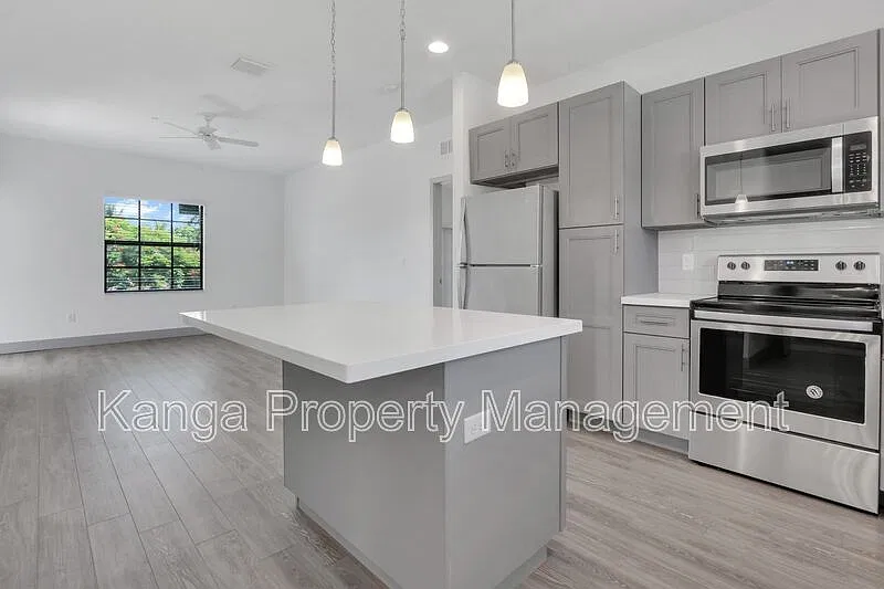 2 bed, 2.0 bath, 1100 sqft, $2,700 — Photo 3
