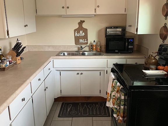 2nd image of 811 14th Ave N #1/2
