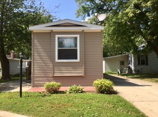 1120 Country Club Rd, Elgin, IL 60123