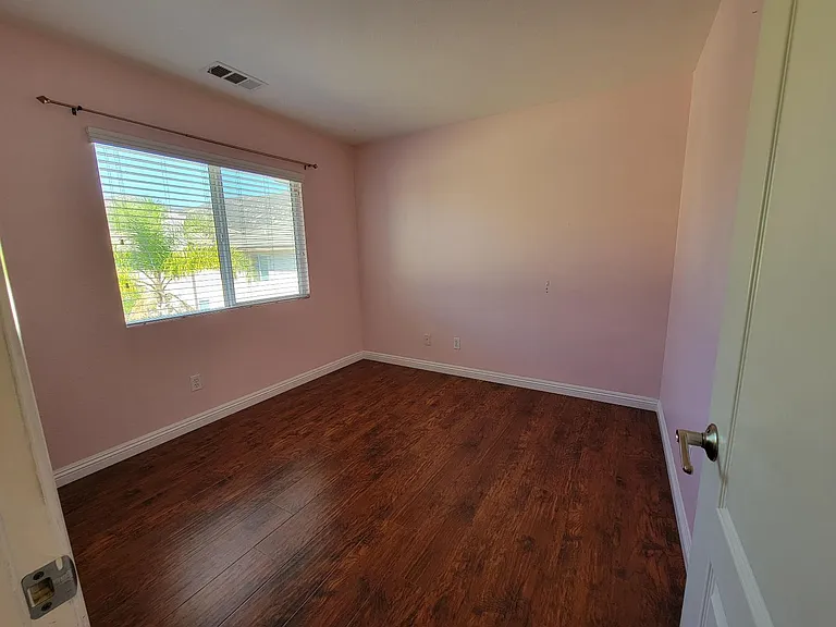3rd bedroom with mountain view