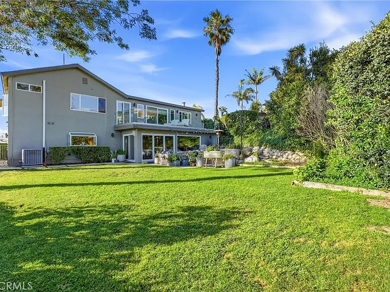 3078 Zell Dr — Photo 2