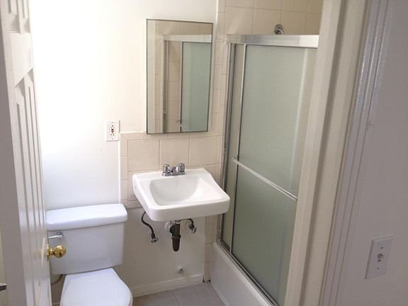 5th image of 4907 Beverly Blvd APT 10