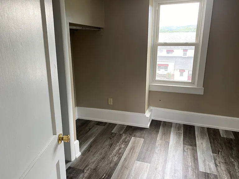 11 Railroad St #4 — Photo 10