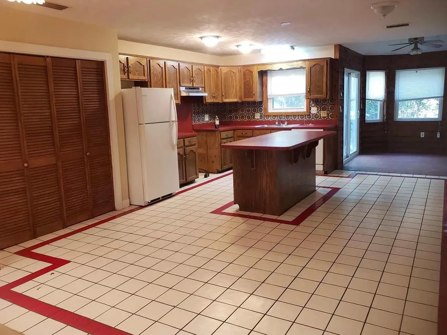 3 bed, 2.5 bath, 2747 sqft, $2,500 — Photo 3