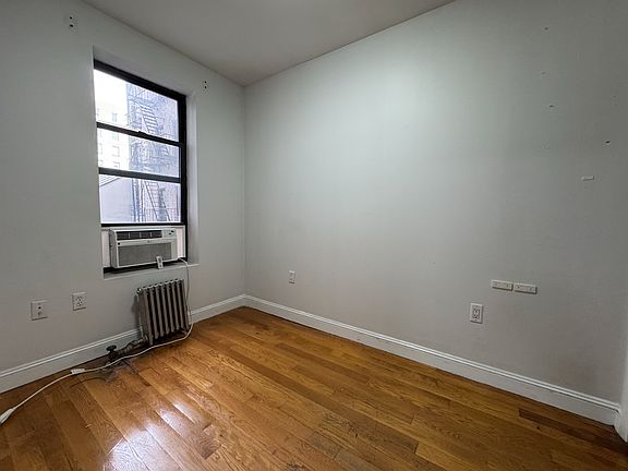 4th image of 128 Thompson St APT 25
