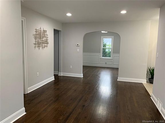 4th image of 71 Woodside Ave