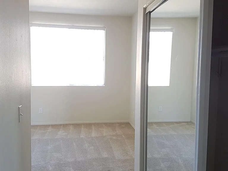 1581 S Barrington Ave — Photo 6