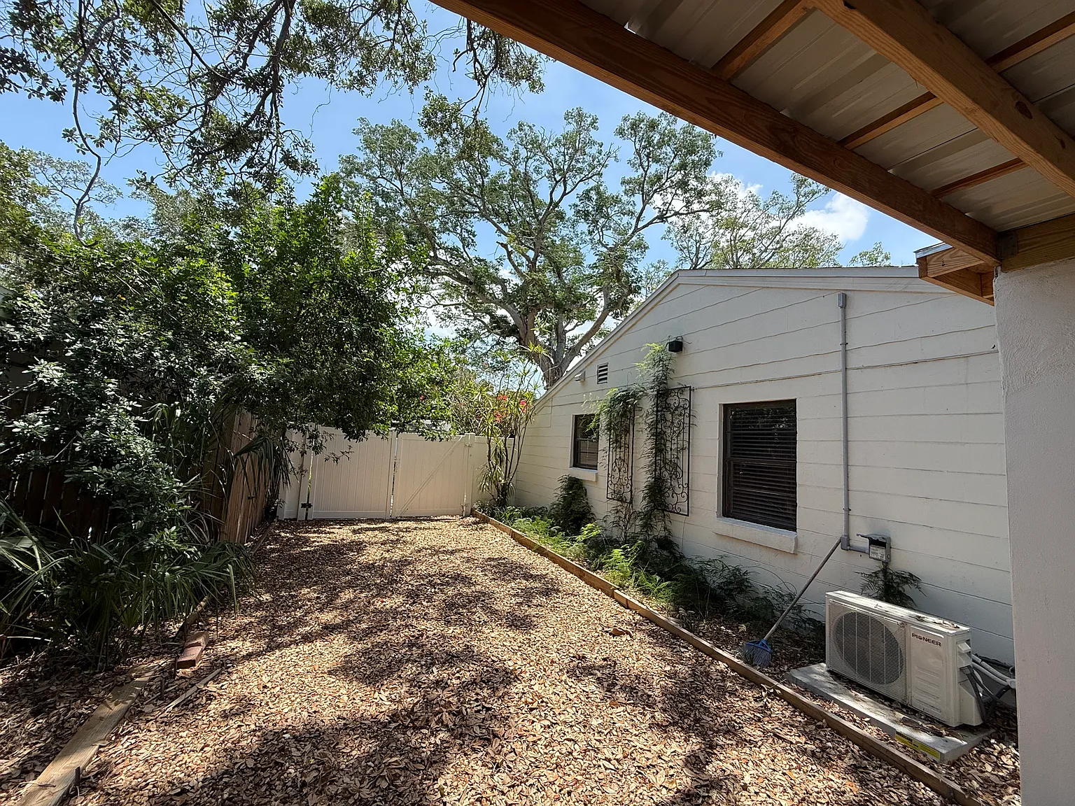 4034 S West Shore Blvd — Photo 2