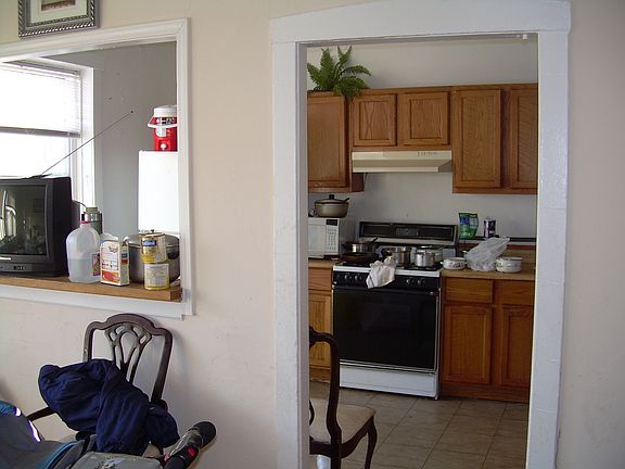 4th image of 4500 N Sawyer Ave APT 3