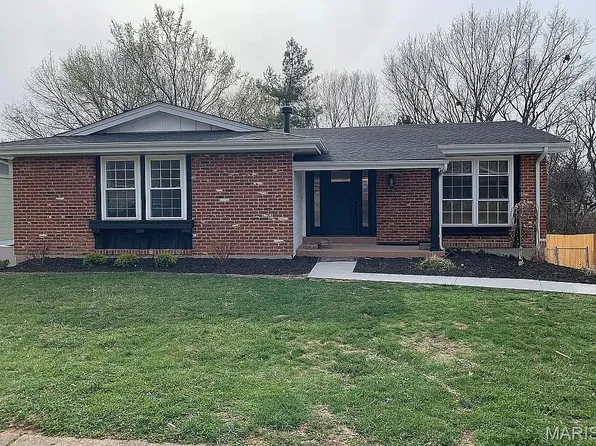 421 Westglen Village Dr, Ballwin, MO 63021