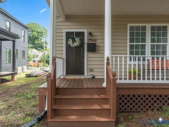 2nd image of 2207 3rd Ave